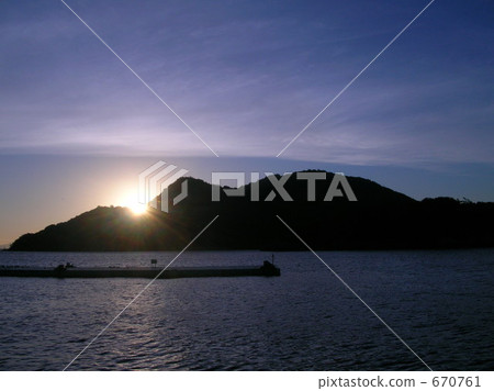 Morning glow of Senzhenjima (Umbrella) 670761
