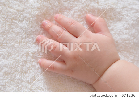Baby hand Baby hand 671236