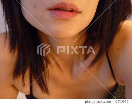 Women's mouth · kiss 671445