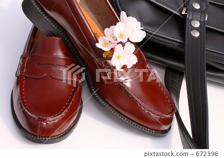 Cherry blossoms and entrance image New shoes and bags Cherry blossoms and entrance image New shoes and bags 672396