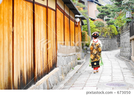 Maiko (Gion · stone wall street) 673050