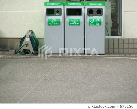 Please cooperate in separating garbage! 673150