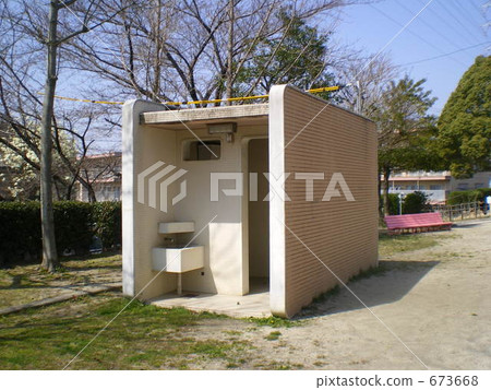 lavatory, rest room, restroom 673668