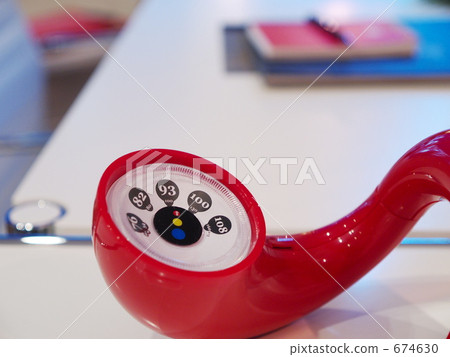 桌面上的手機 桌面上的手機 674630