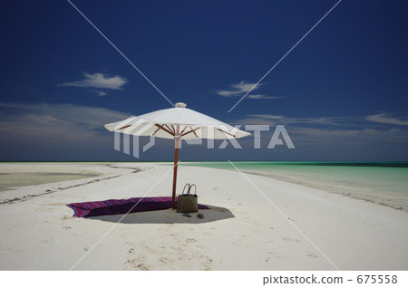 Beach parasol Beach parasol 675558