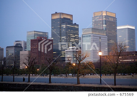 I look around Marunouchi 675569