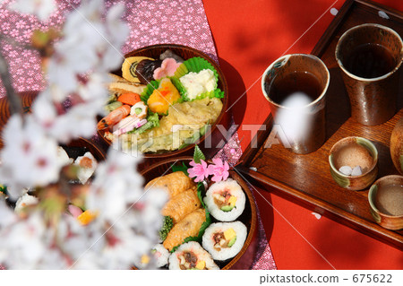 Cherry-blossom bento Round three-stage crate and Yoshino cherry tree 675622