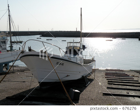 Fishing boat at fishing port Fishing boat at fishing port 676276