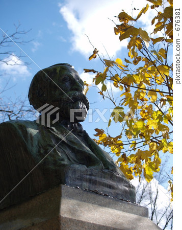 克拉克教授 克拉克醫生 銅像 676381