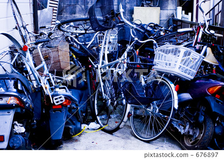 報廢車 小型摩托車 很多 676897