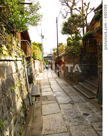 back street, Side Street, stone pavement 680399