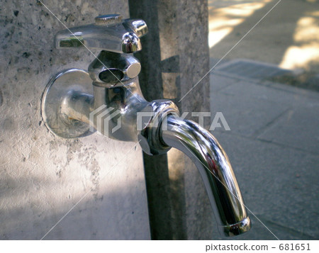 一個水龍頭 681651