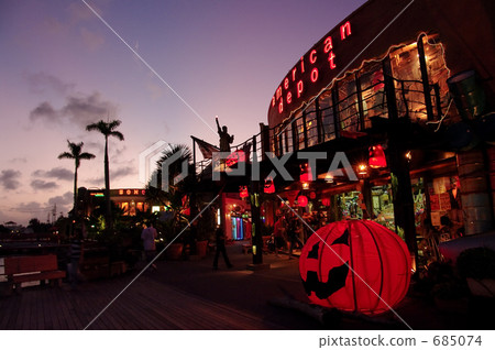 American Village Halloween American Village Halloween 685074