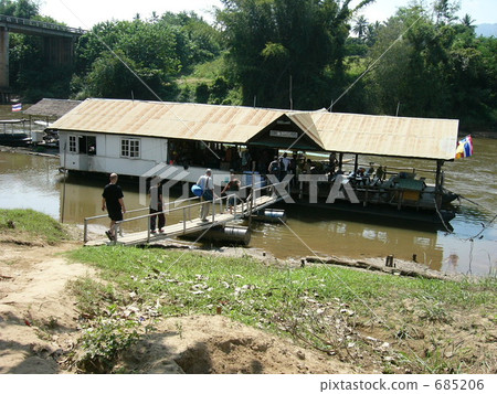 Restaurant floating in Dogu River 685206