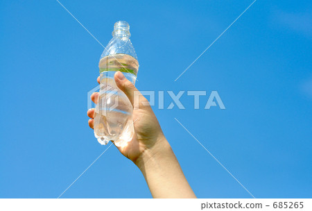 plastic bottle, hand, sky 685265