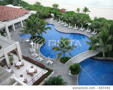 Hotel poolside 685448