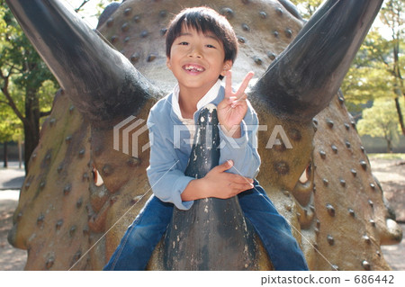 三角龍和孩子們 三角龍和孩子們 686442