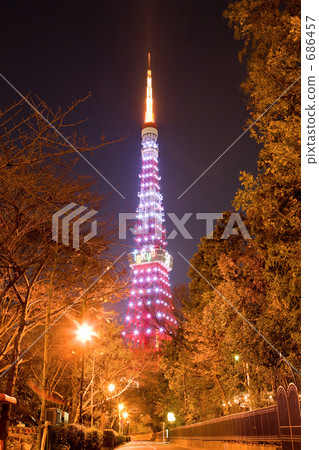 東京鐵塔在晚上 686457