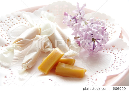 Handmade caramel and lilac flowers 2 686990