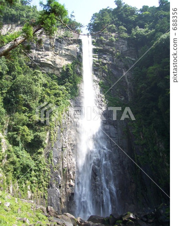 Nachi's waterfall on a sunny day 688356