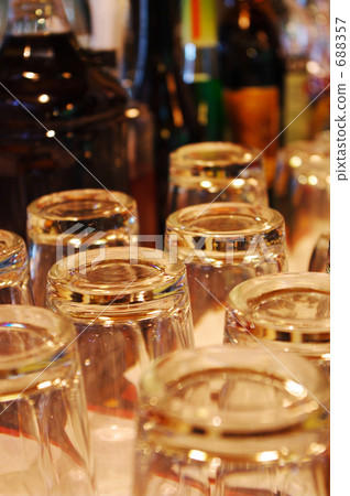 Glass line up 688357