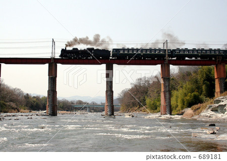 Pareo Express across a mountain stream 689181