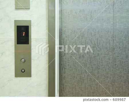 Elevator (1F) 689987