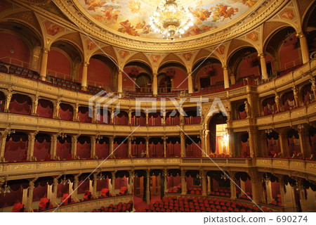 National Opera National Opera 690274