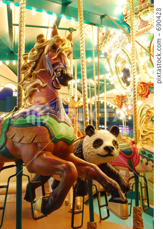Merry go land 690428