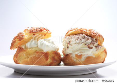 Cream puff 690883
