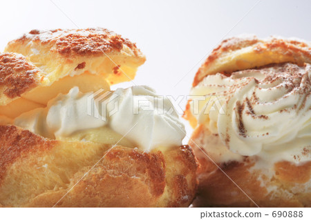 Cream puff 690888
