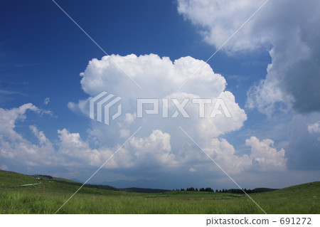 Ice cloud of the plateau 691272