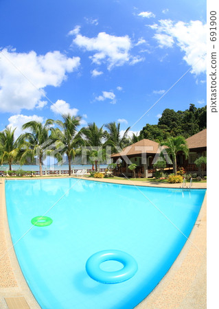 The pool The pool 691900