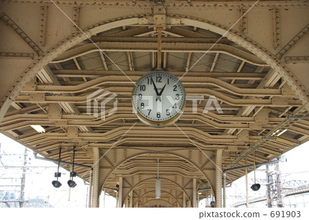 JR Yonehara車站舊家屋頂設計和懷舊車站時鐘 691903