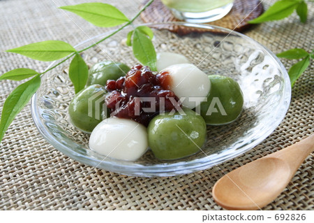 White dotted dumpling 692826