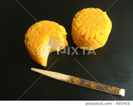 Japanese sweets made with egg yolk 693458