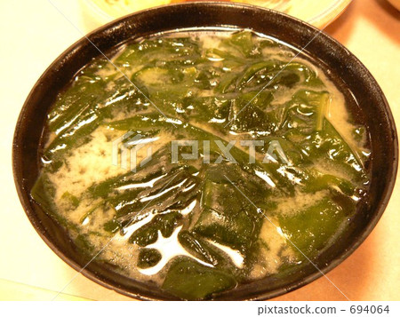 蚯蚓裙帶菜的味噌湯 694064