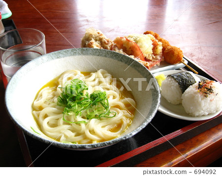 Sanuki udon round pot and rice ball Sanuki udon round pot and rice ball 694092