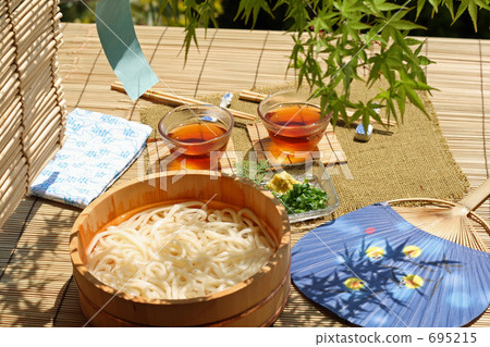 Cold udon and fan 695215