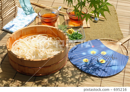 Cold noodles and tanaka (Sanuki Udon) to eat tattoo 695216