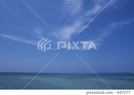 沖繩的藍色大海和天空 697277