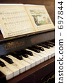 Old organ 697844