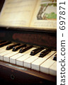 Old organ 697871