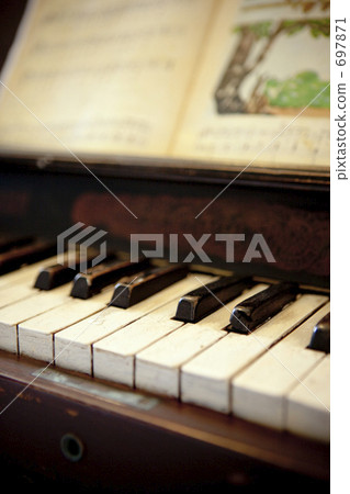 Old organ 697871