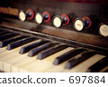 Old organ 697884