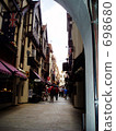 At Perth London Court 698680