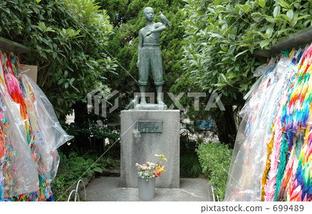 Boy peace statue Boy peace statue 699489