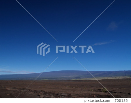 Mauna Lore and blue sky Mauna Lore and blue sky 700186