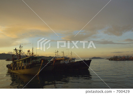 哥打京那巴魯港的晚上視圖 700429