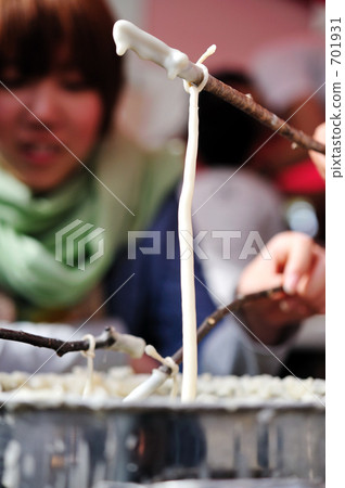 Candle making 701931